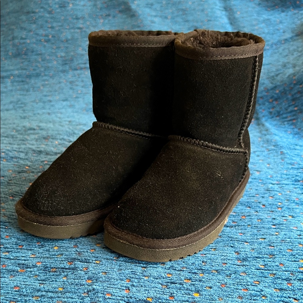 Cozy Black Suede Boots with warm fuzzy lining kids size 13